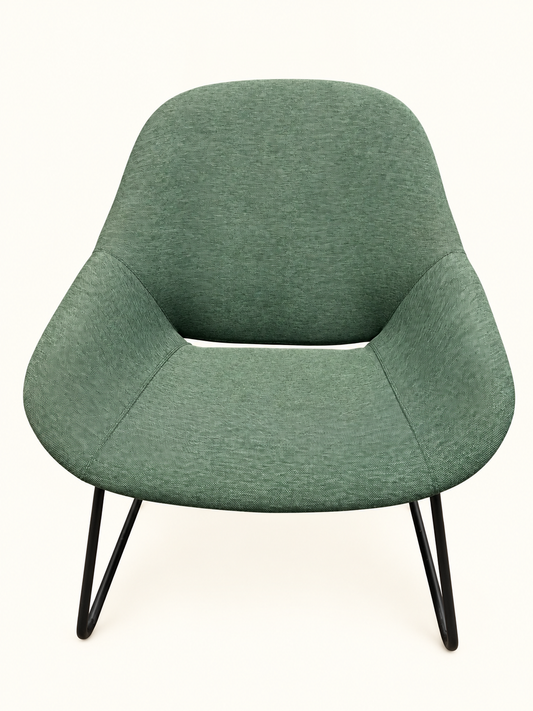 Beso Sled Base Lounge Chairs